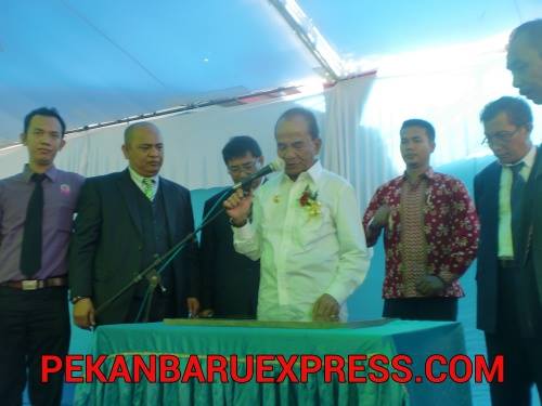 Gubernur Riau Sumbang 12 Rumah Layak Huni Untuk Jemaat Miskin di HKBP Trinitatis